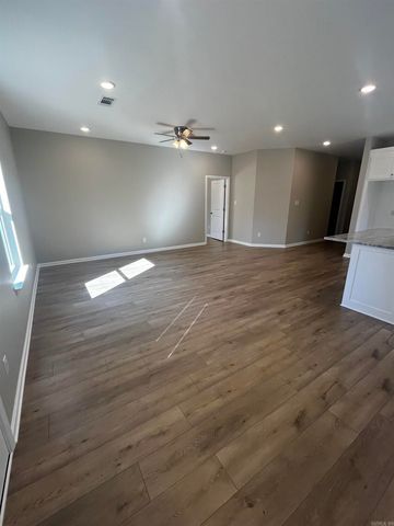 1825 Pinecroft, Benton, AR 72015