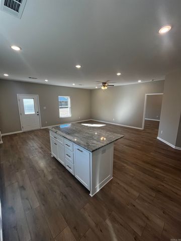 1825 Pinecroft, Benton, AR 72015