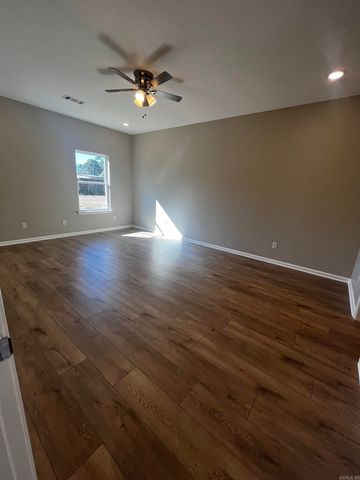 1825 Pinecroft, Benton, AR 72015