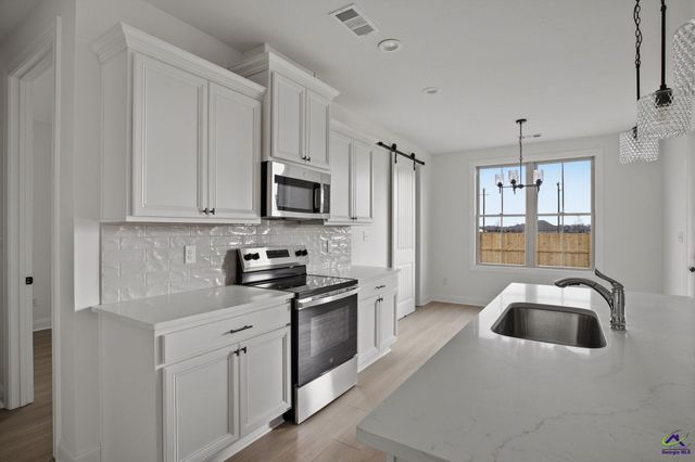 200 Farmland Circle, Perry, GA 31069