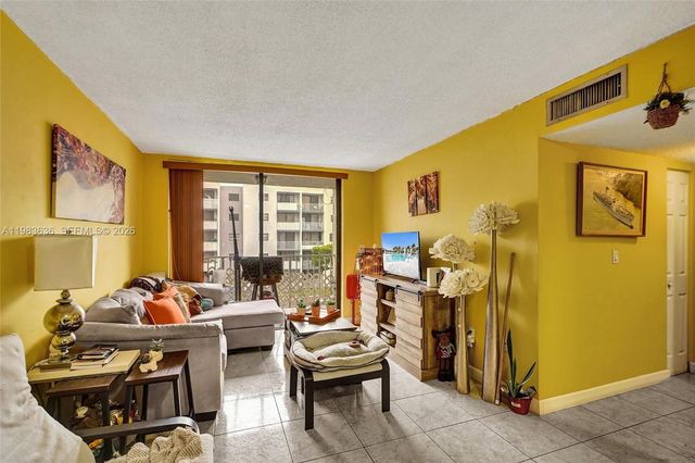 8145 NW 7th Street 315, Miami, FL 33126