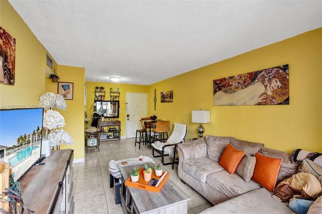 8145 NW 7th Street 315, Miami, FL 33126