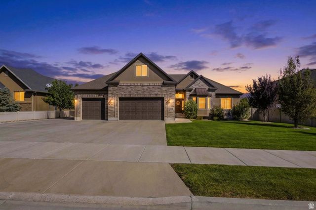 1642 W HUNTERS CREEK CIR, South Jordan, UT 84095