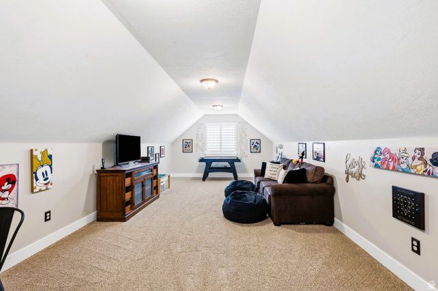 1642 W HUNTERS CREEK CIR, South Jordan, UT 84095
