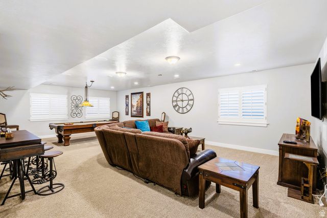 1642 W HUNTERS CREEK CIR, South Jordan, UT 84095