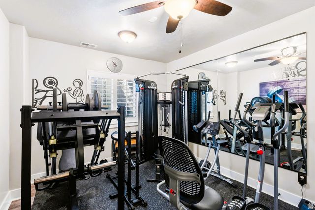 1642 W HUNTERS CREEK CIR, South Jordan, UT 84095