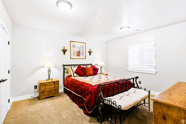 1642 W HUNTERS CREEK CIR, South Jordan, UT 84095