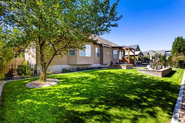 1642 W HUNTERS CREEK CIR, South Jordan, UT 84095