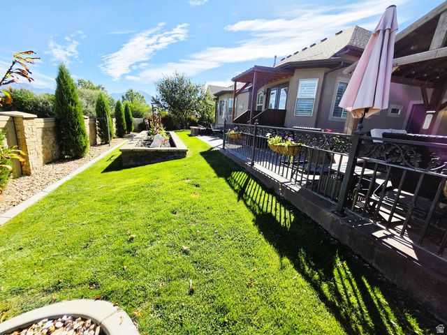 1642 W HUNTERS CREEK CIR, South Jordan, UT 84095