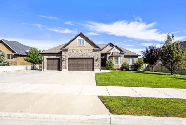 1642 W HUNTERS CREEK CIR, South Jordan, UT 84095