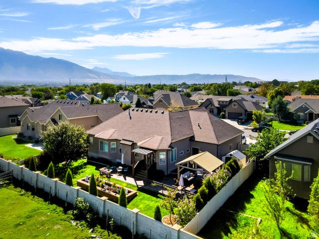 1642 W HUNTERS CREEK CIR, South Jordan, UT 84095