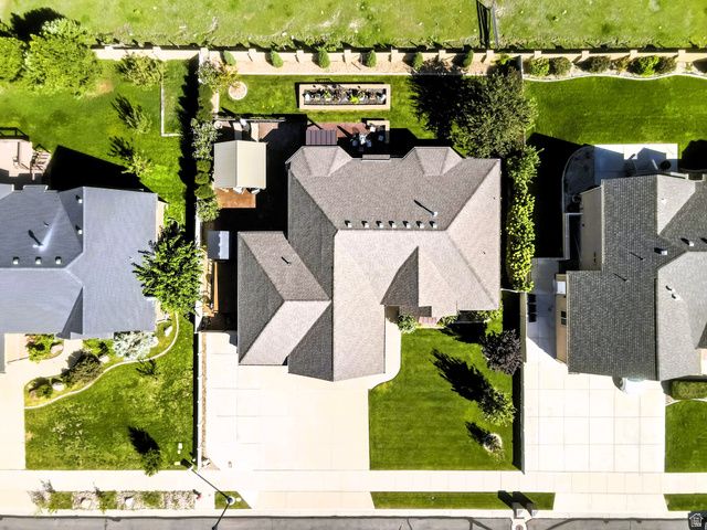 1642 W HUNTERS CREEK CIR, South Jordan, UT 84095