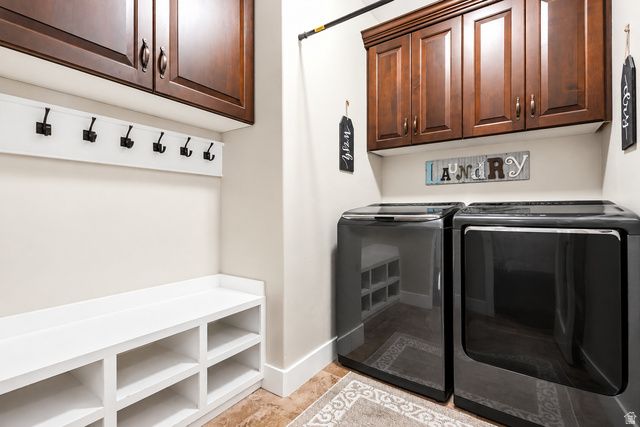 1642 W HUNTERS CREEK CIR, South Jordan, UT 84095