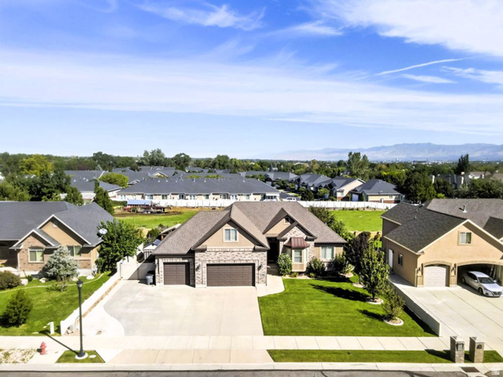 1642 W HUNTERS CREEK CIR, South Jordan, UT 84095 — exterior