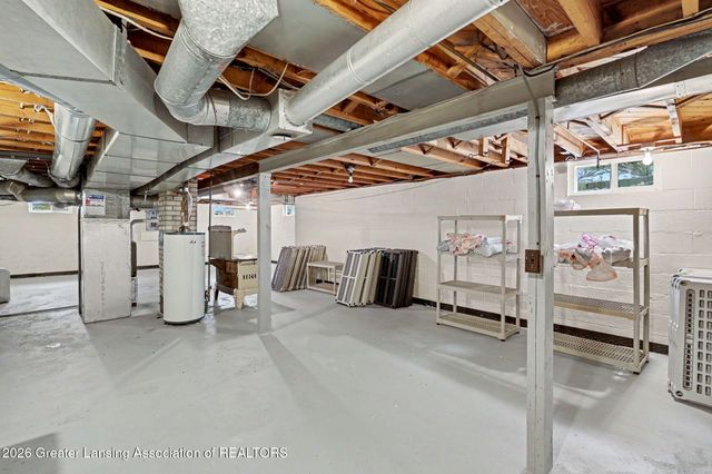 1482 W Kalamo Highway R2, Charlotte, MI 48813