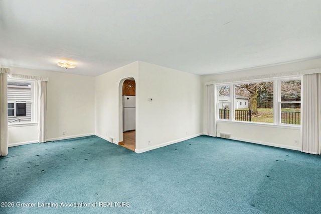 1482 W Kalamo Highway R2, Charlotte, MI 48813