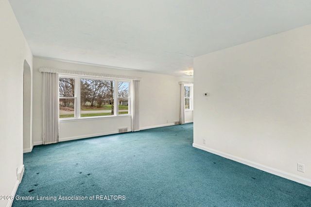 1482 W Kalamo Highway R2, Charlotte, MI 48813