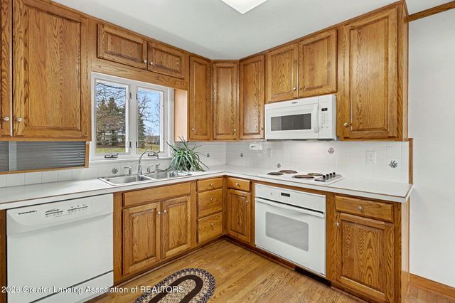 1482 W Kalamo Highway R2, Charlotte, MI 48813