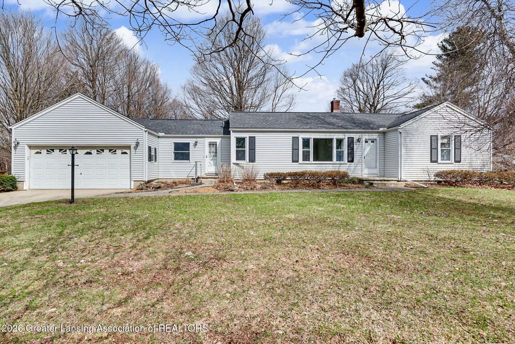 1482 W Kalamo Highway R2, Charlotte, MI 48813