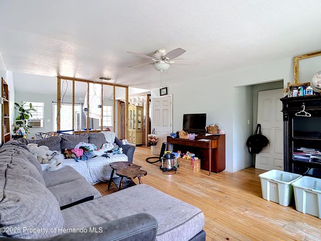 12126 Skimmer Avenue, Weeki Wachee, FL 34614