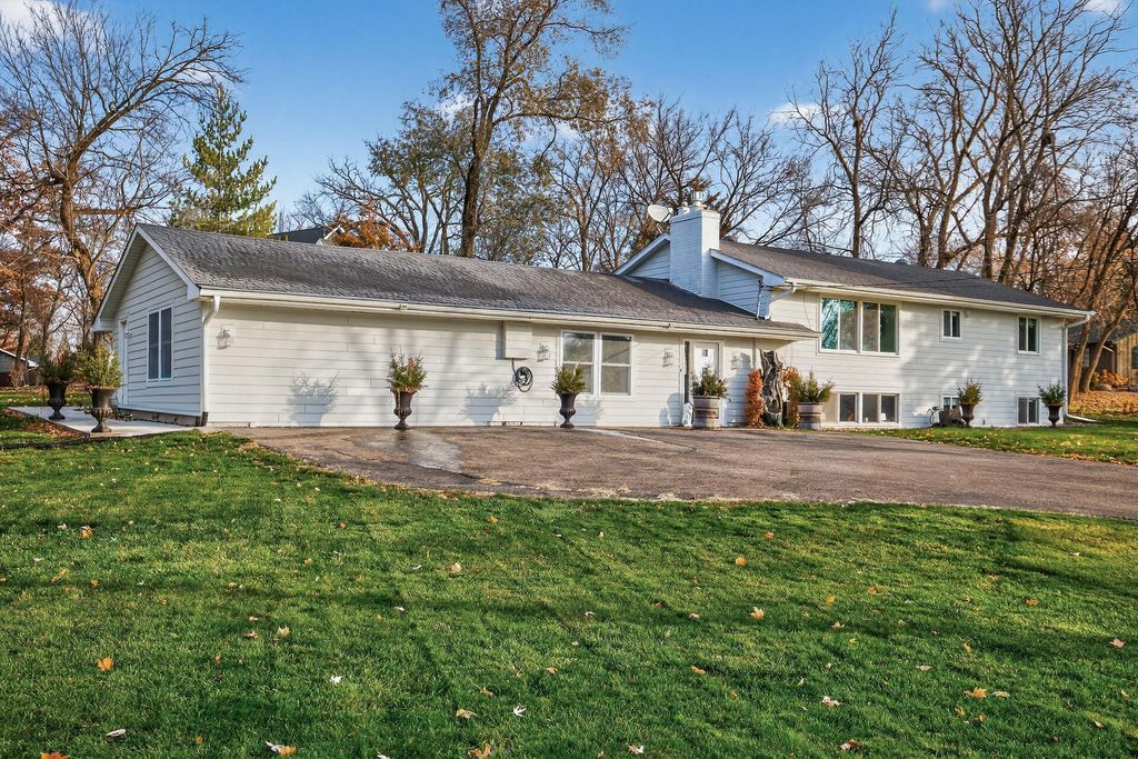 201 Townes Lane, Wayzata, MN 55391