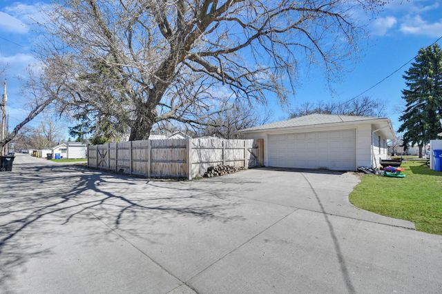 706 26 Street N, Fargo, ND 58102