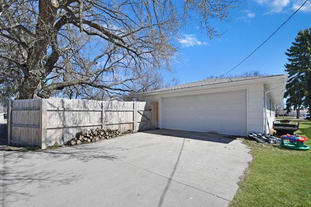 706 26 Street N, Fargo, ND 58102