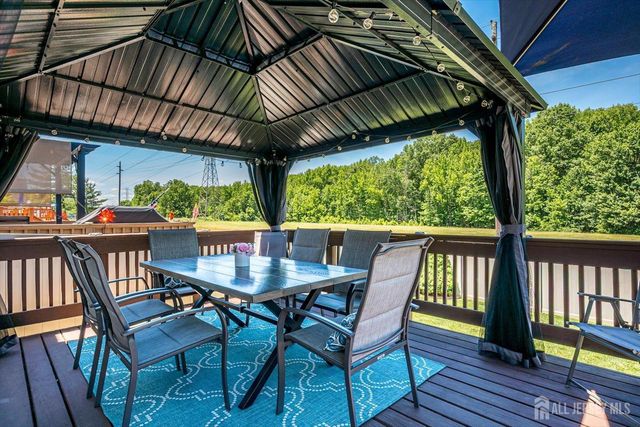 15 Gwizdak Court, Sayreville, NJ 08872