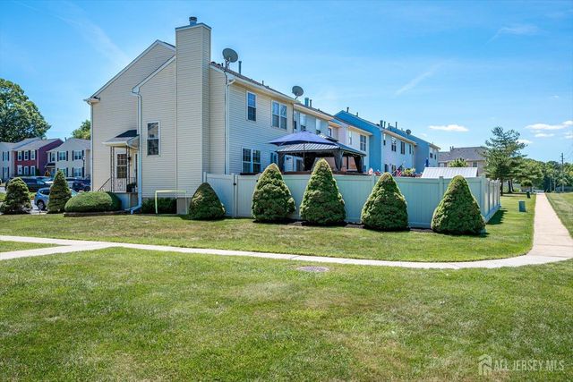 15 Gwizdak Court, Sayreville, NJ 08872