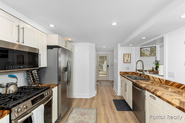 16631 Lakeview Street, Ferrysburg City, MI 49456