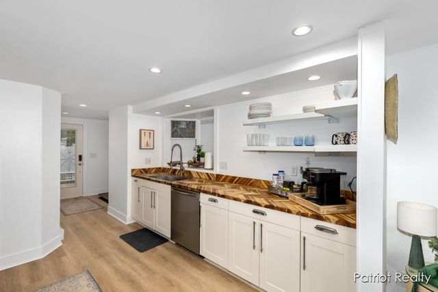 16631 Lakeview Street, Ferrysburg City, MI 49456