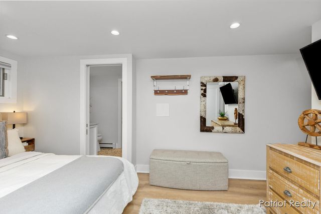 16631 Lakeview Street, Ferrysburg City, MI 49456