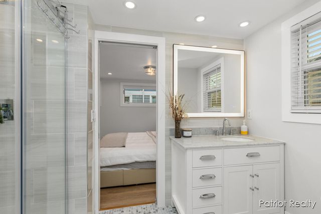 16631 Lakeview Street, Ferrysburg City, MI 49456