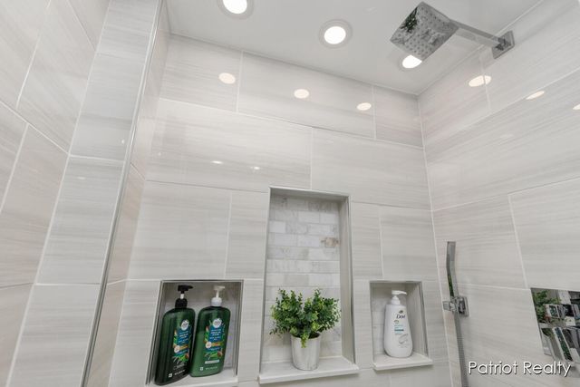 16631 Lakeview Street, Ferrysburg City, MI 49456