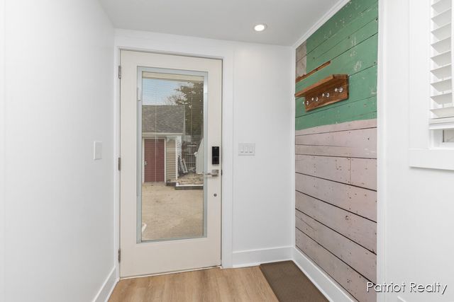 16631 Lakeview Street, Ferrysburg City, MI 49456