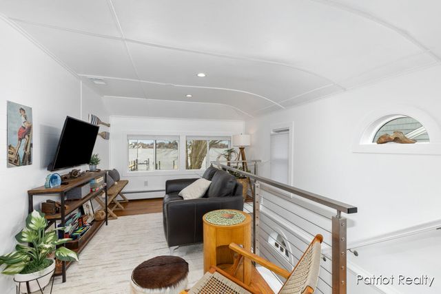 16631 Lakeview Street, Ferrysburg City, MI 49456