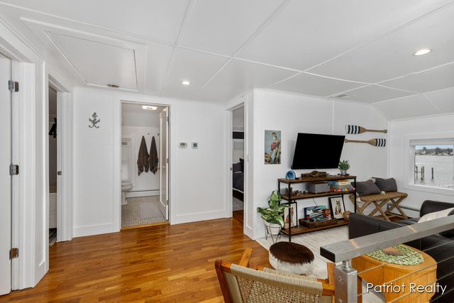 16631 Lakeview Street, Ferrysburg City, MI 49456