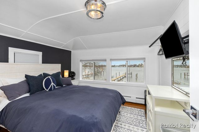 16631 Lakeview Street, Ferrysburg City, MI 49456