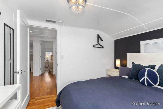 16631 Lakeview Street, Ferrysburg City, MI 49456