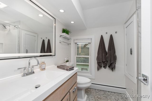 16631 Lakeview Street, Ferrysburg City, MI 49456