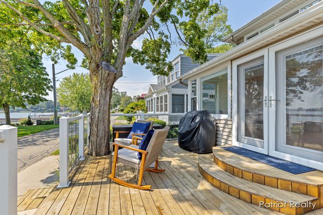 16631 Lakeview Street, Ferrysburg City, MI 49456