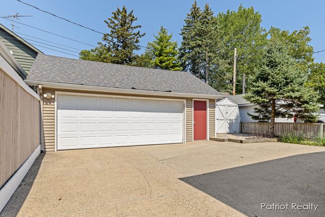 16631 Lakeview Street, Ferrysburg City, MI 49456