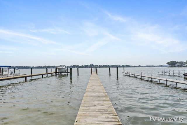 16631 Lakeview Street, Ferrysburg City, MI 49456