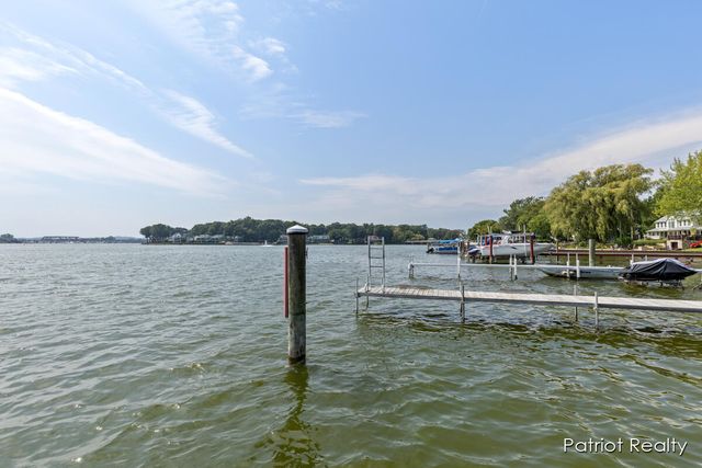 16631 Lakeview Street, Ferrysburg City, MI 49456