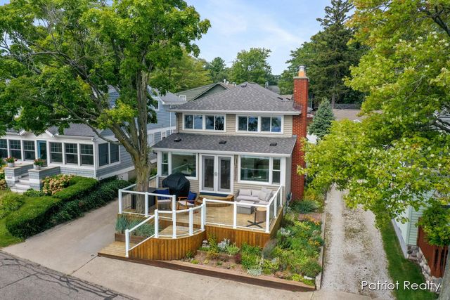 16631 Lakeview Street, Ferrysburg City, MI 49456