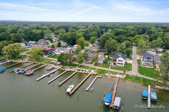 16631 Lakeview Street, Ferrysburg City, MI 49456