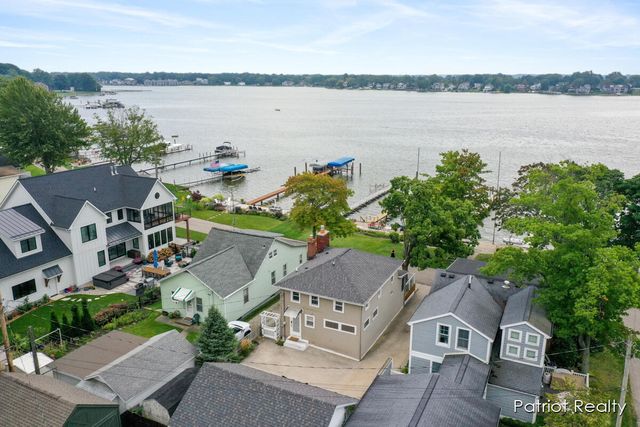 16631 Lakeview Street, Ferrysburg City, MI 49456