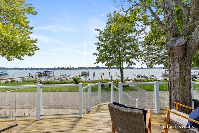 16631 Lakeview Street, Ferrysburg City, MI 49456