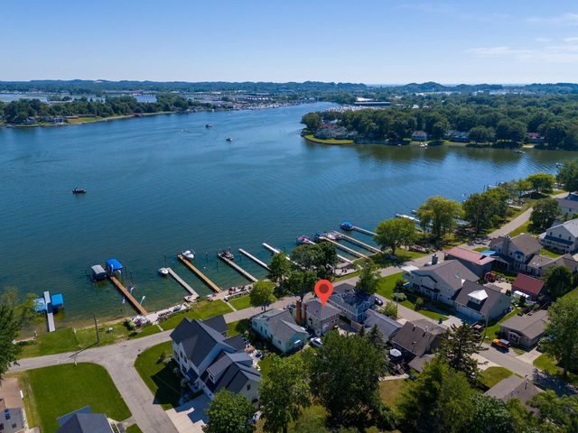 16631 Lakeview Street, Ferrysburg City, MI 49456