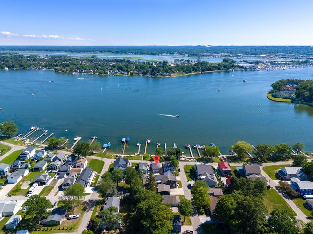 16631 Lakeview Street, Ferrysburg City, MI 49456